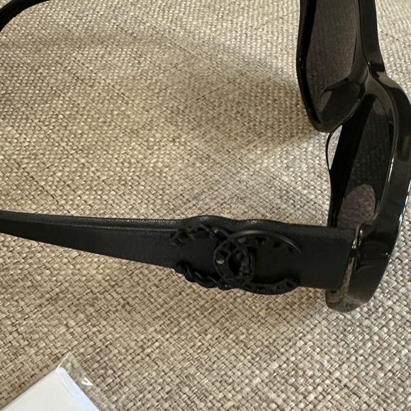 CHANEL Black butterfly Sunglasses
